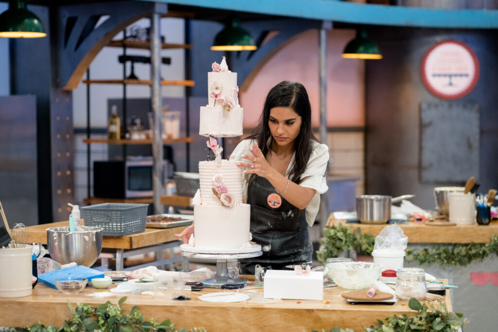 Cross Country Cake Off contestants bakes cake