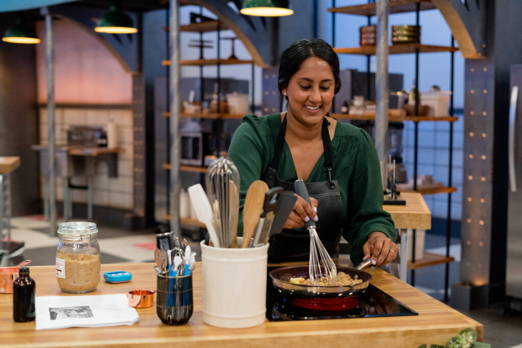 Cross Country Cake Off contestants bakes cake