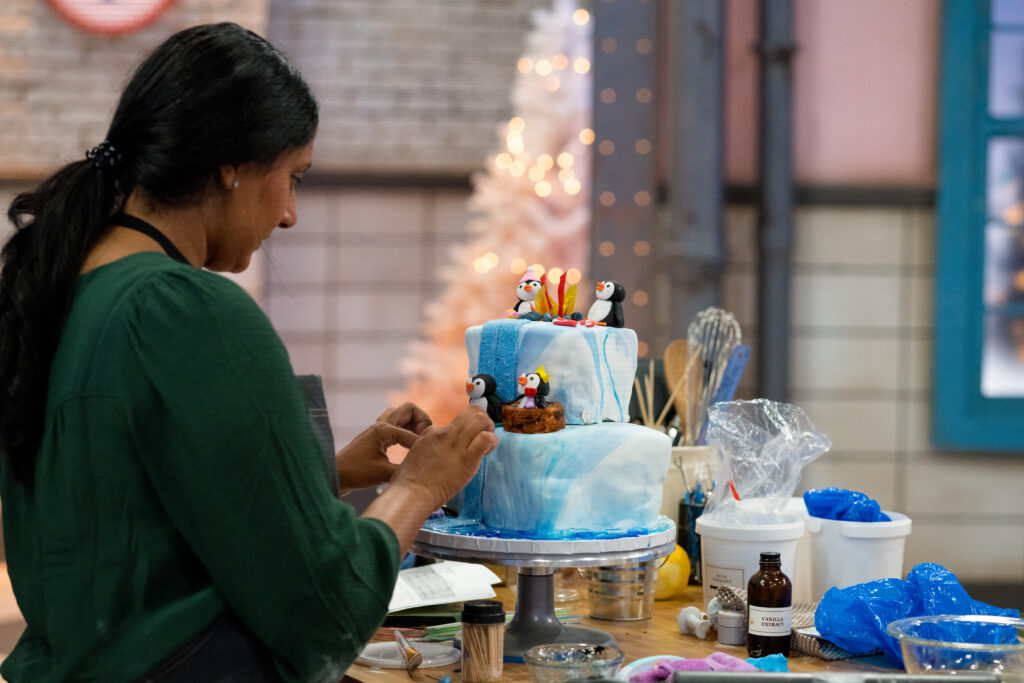 Cross Country Cake Off contestants bakes cake