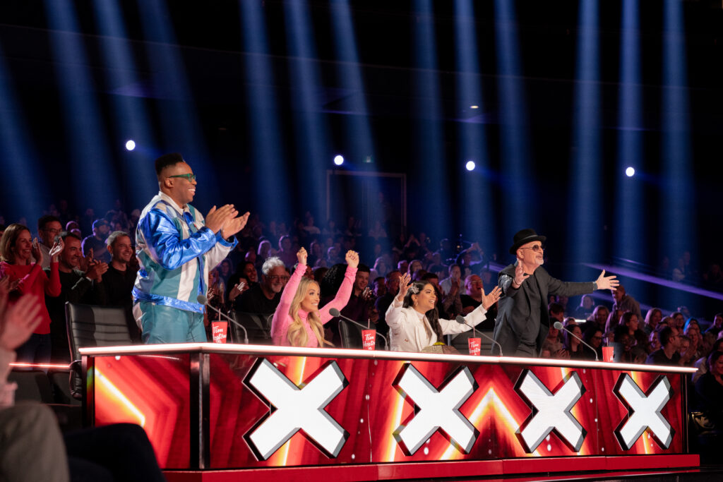 Howie Mandel, Lindsay Ell, Trish Stratus, Lilly Singh, Kardinal Offishall applaud at judges desks during Canadas Got Talent season 4
