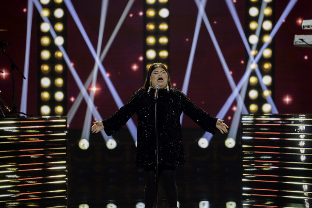 Singer Rebecca Strong on Canadas Got Talent sings powerfully on stage